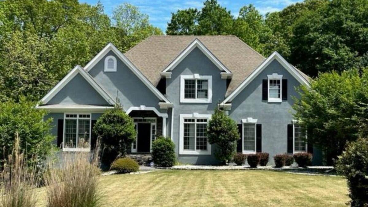 Fayetteville House | Charming 2-bedroom in Fayetteville with heated pool and green egg!