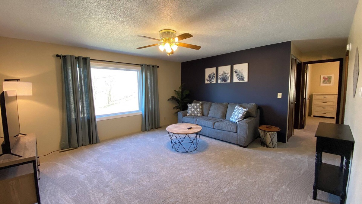 Fort Madison Condo | Charming 2-bedroom condo in Fort Madison with WiFi, garage & in-unit laundry