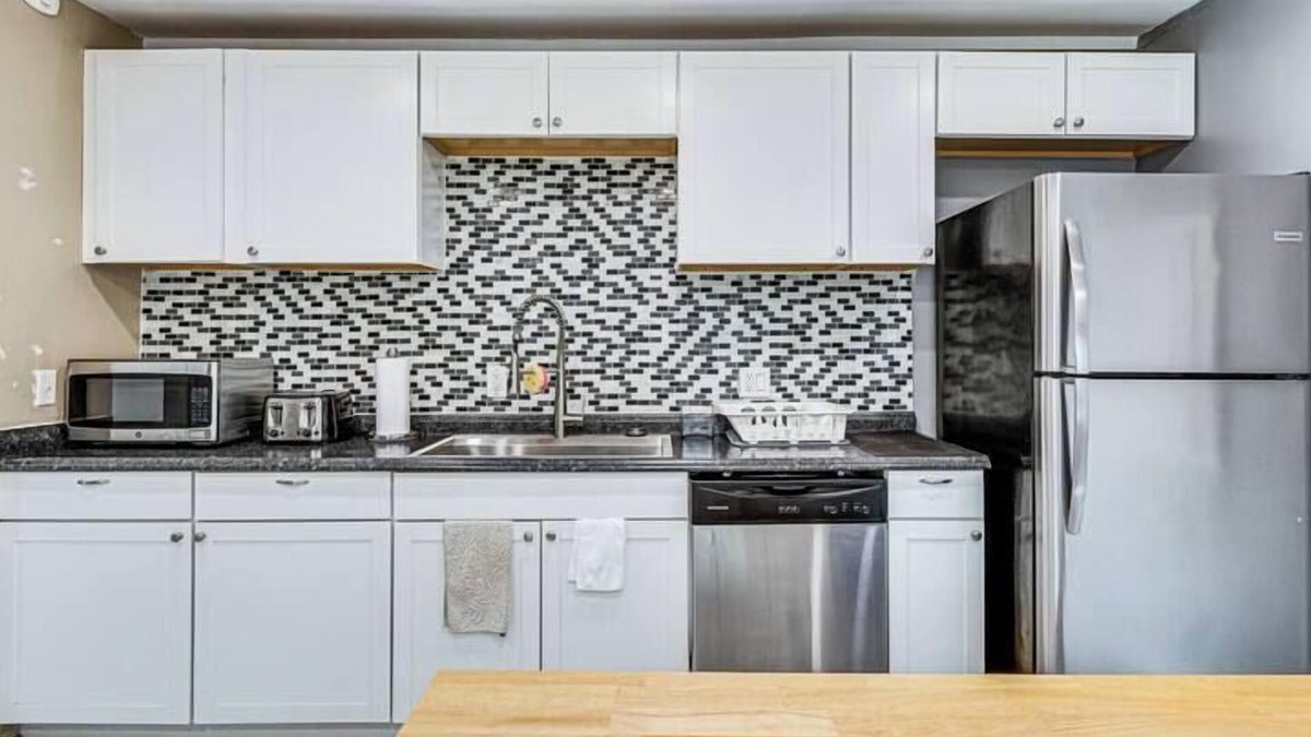 Indianapolis House | Charming 2 Bedroom with in Home Gym