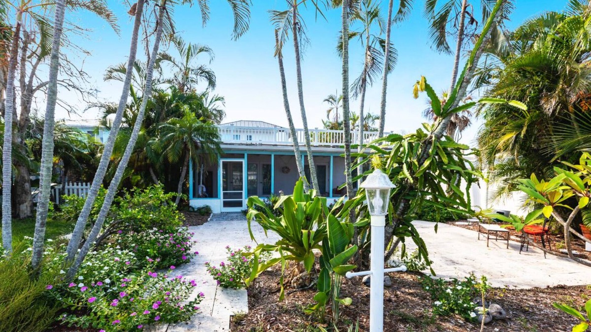 Longbeach Village House | Charming 2-bedroom house in gorgeous Longboat Key