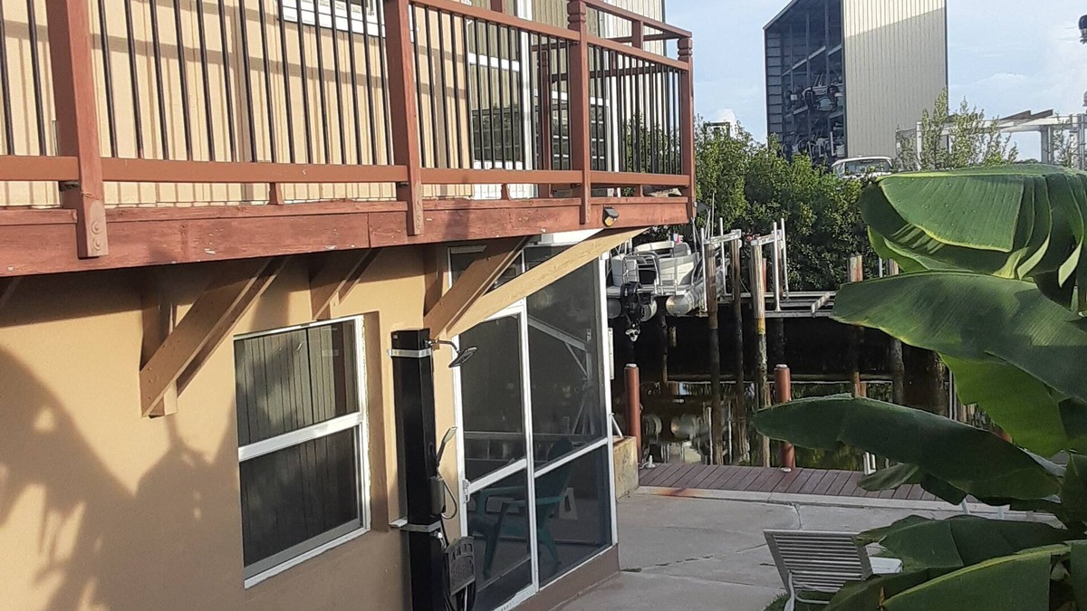 Goodland Cottage | Charming 2-bedroom cottage in superb Marco Island with AC