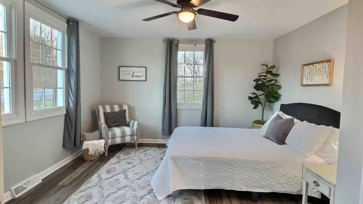 Martinsville House | Charming 2 Bedroom Cottage in Beautiful Martinsville!
