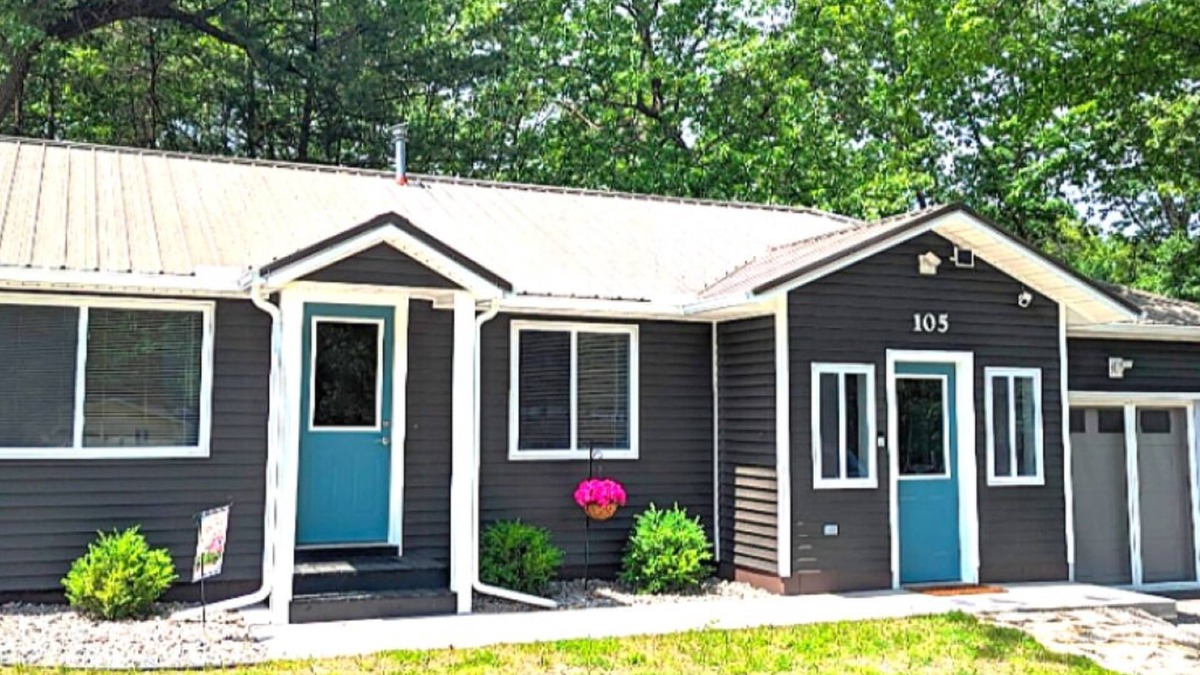 Prudenville House | Charming 2-bedroom house in beautiful Prudenville with lake access.