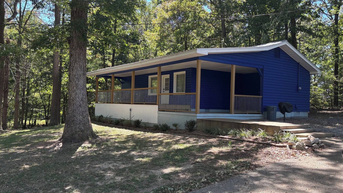 Springville Cabin | Charming 2-bedroom cabin in Springville with over an acre yard! Very peaceful!