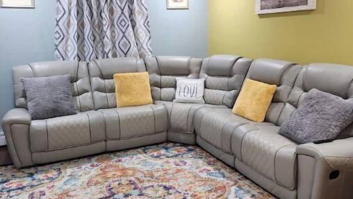 West Babylon House | Charming 2 Bedroom Home Away From Home Apartment