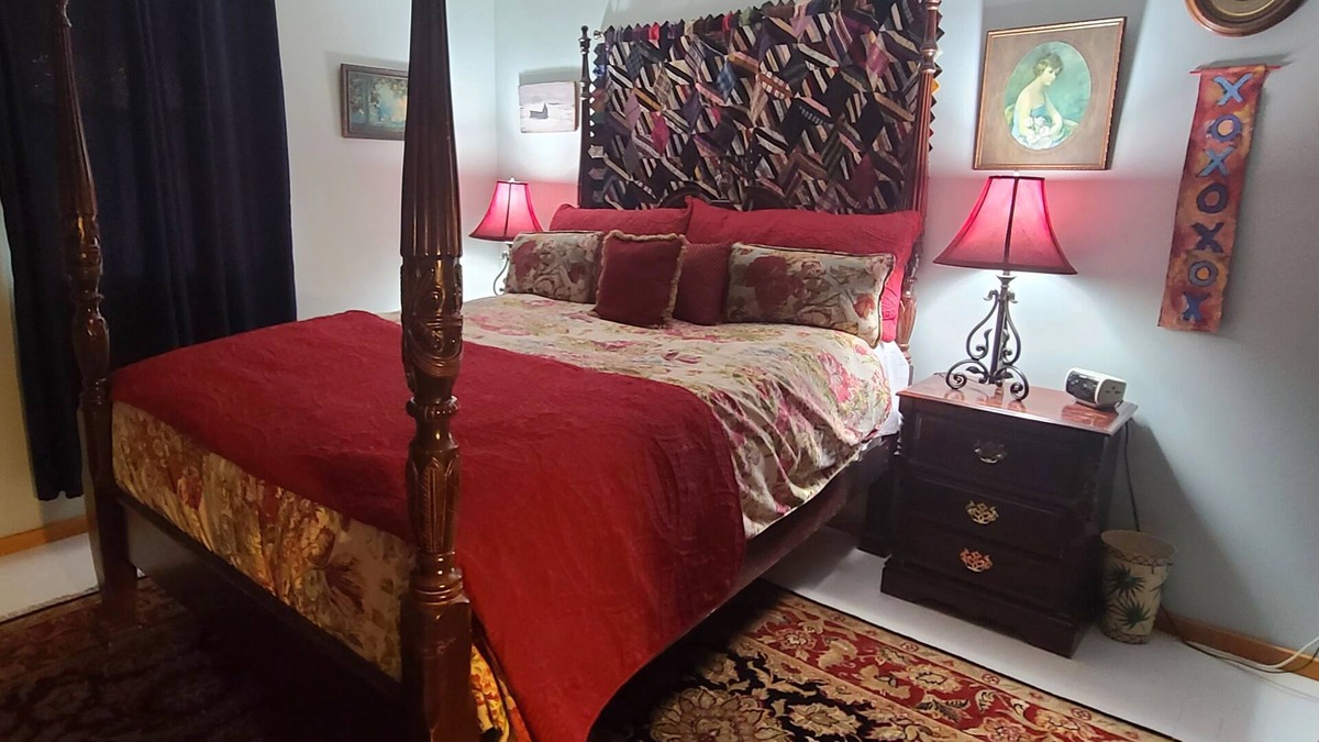 Heber Cottage | Charming 2-bedroom Vintage 1921 Cottage w/Mountain Views in lovely Heber City!