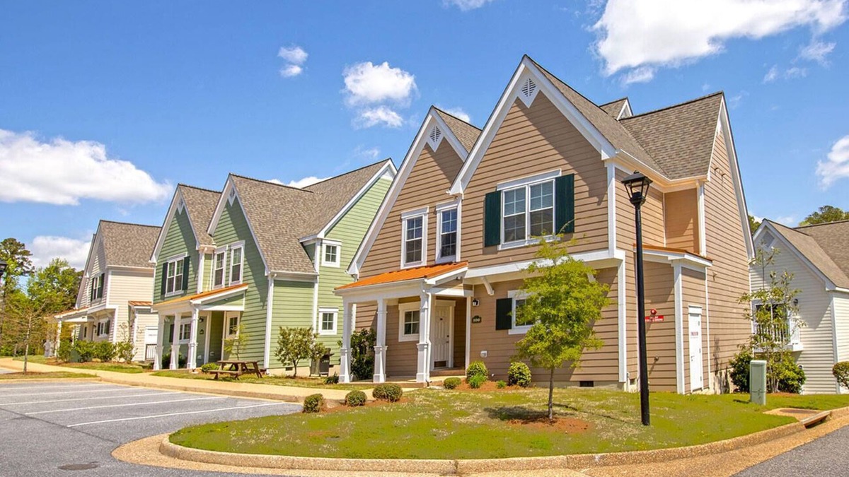 Lackey Condo | Charming 2 BR/2BA, full kitchen, pools and close to everything in Williamsburg!