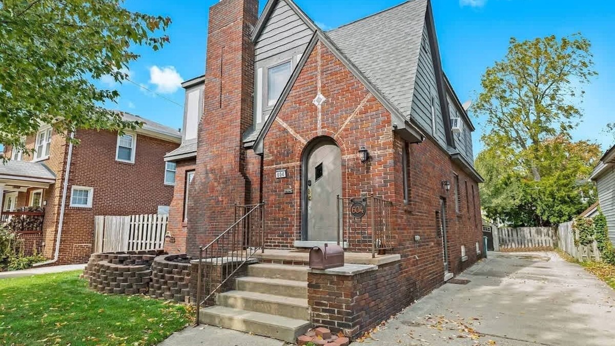 Huntington Woods House | Charming 2 Family Duplex Home | Downtown Royal Oak