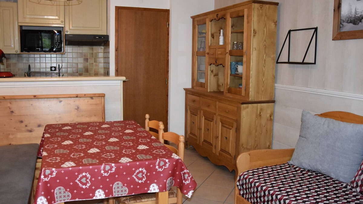 Pralognan-la-Vanoise Apartment | Charming 2-Room Apartment with Heated Pool and Terrace