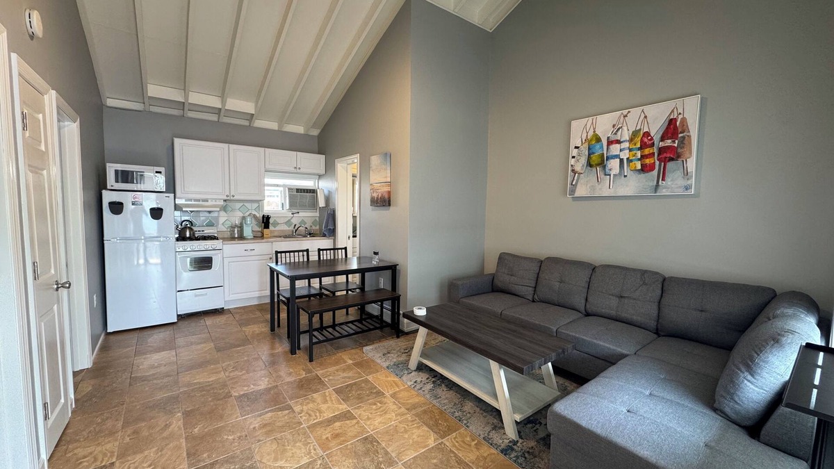 Point Pleasant Beach Condo | Charming 2BR 1BA Beach Condo with Parking Spot