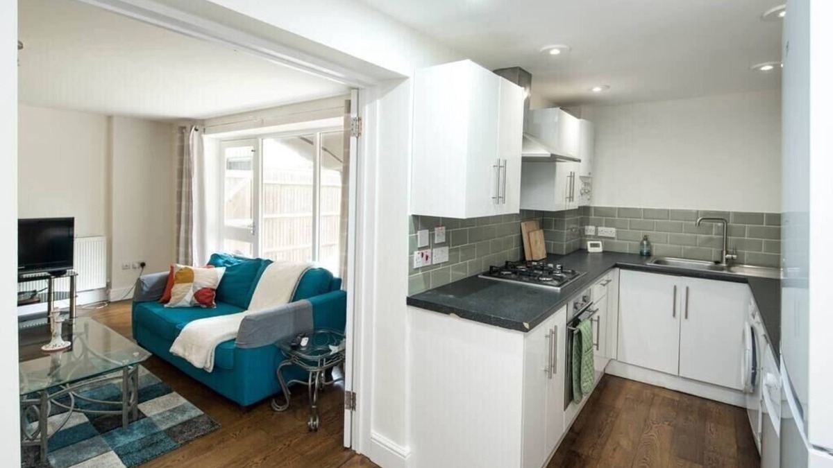 Streatham Hill Apartment | Charming 2BD Flat in Tulse Hill with Garden