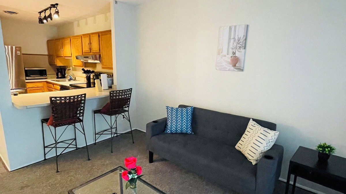 Elkins Park Apartment | Charming 2BR 2B in Elkins Park Monthly Discount