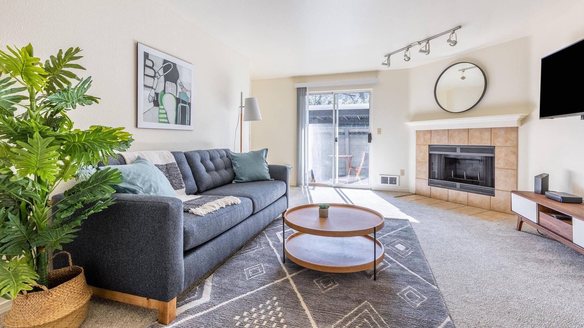 Lake Forest Apartment | Charming 2BR Apartment in Lake Oswego + Pets OK