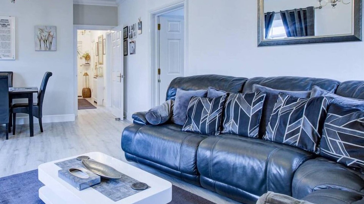 Waltham Abbey Condo | Charming 2BR Flat in the Heart of Waltham Abbey