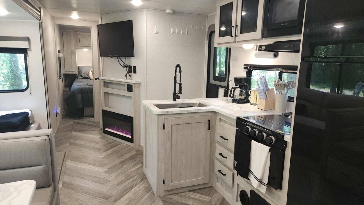 Keystone Heights House | Charming 2BR RV w/AC, Near Lakes & Parks — Perfect for Families