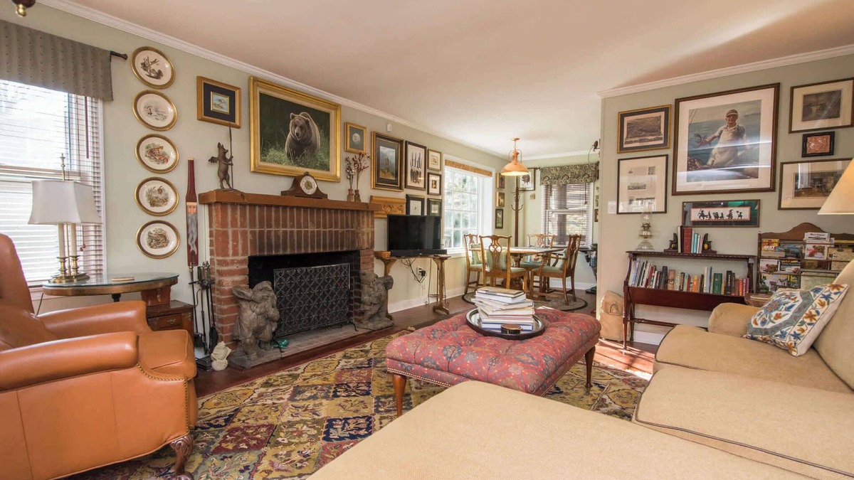 Royal Pines House | Charming 2BR w/Spacious Yard Near Lake Juian