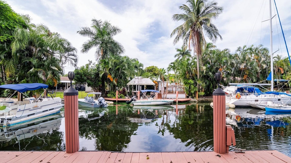 Citrus Isles House | Charming 2BR Waterfront House with Kayaks