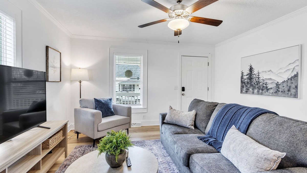 Greenville House | Charming 2BR Walkable to Swamp Rabbit Trail