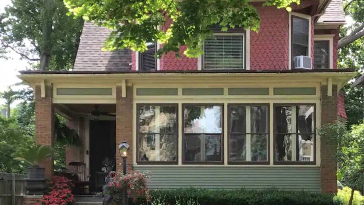 Downtown Toledo House | Charming 2nd floor unit in historic district