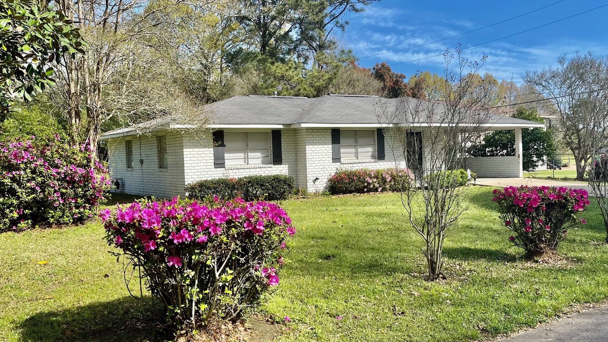 St. Francisville House | Charming 3-bedroom house in the heart of Saint Francisville La.