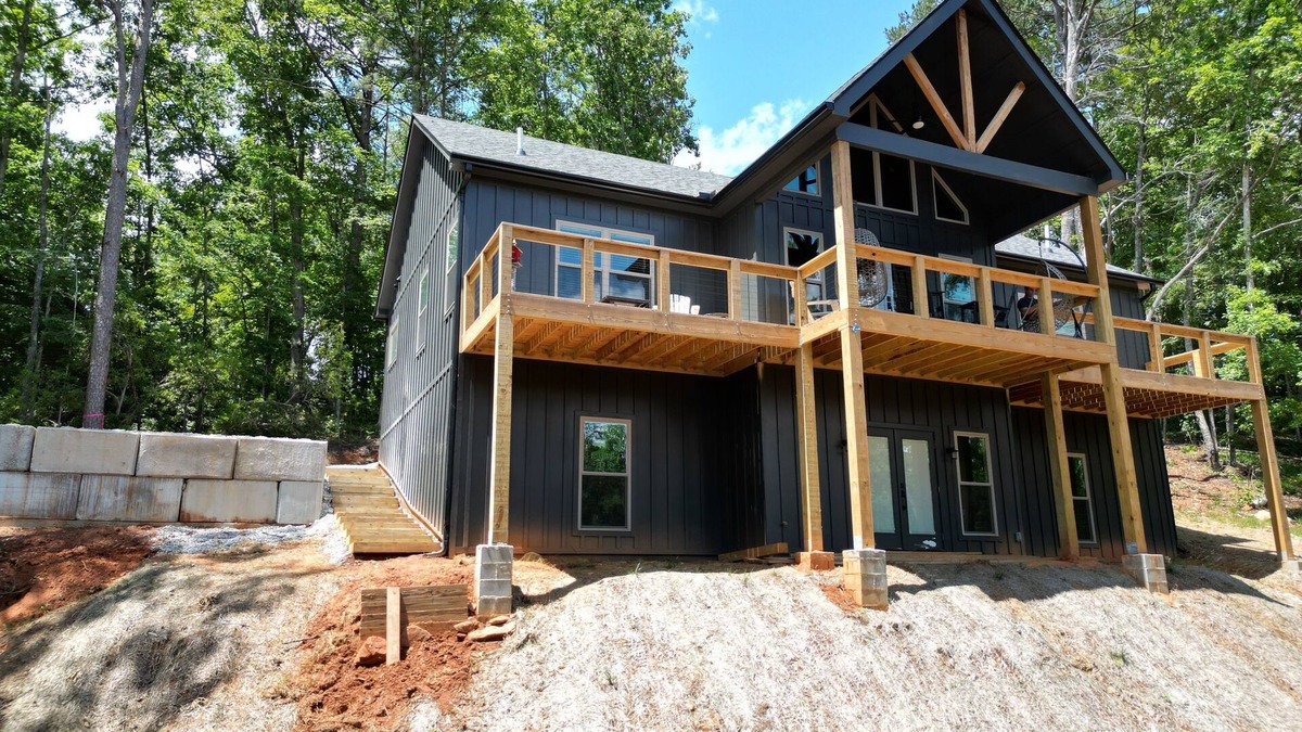 Demorest House | Charming 3 Bed 2 bath Riverfront New! Chic Home in Demorest, GA mountains.