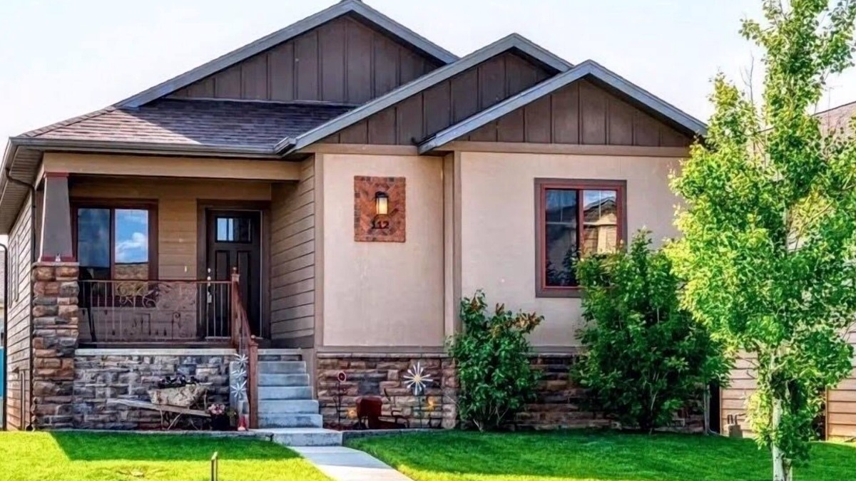 Gillette House | Charming 3 bed, 2 bath home complete with all the modern comforts.