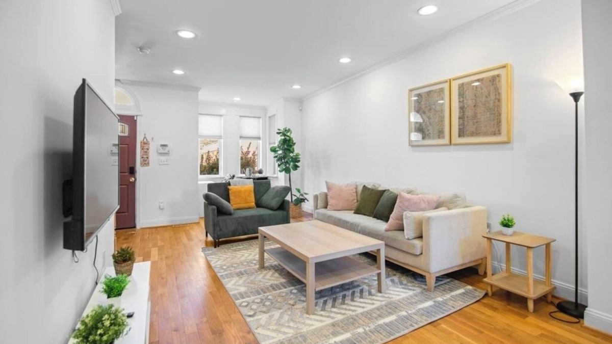 Kingman Park Bed & Breakfast | Charming 3 Bed, 3 Bath B&B in Vibrant Capitol Hill.