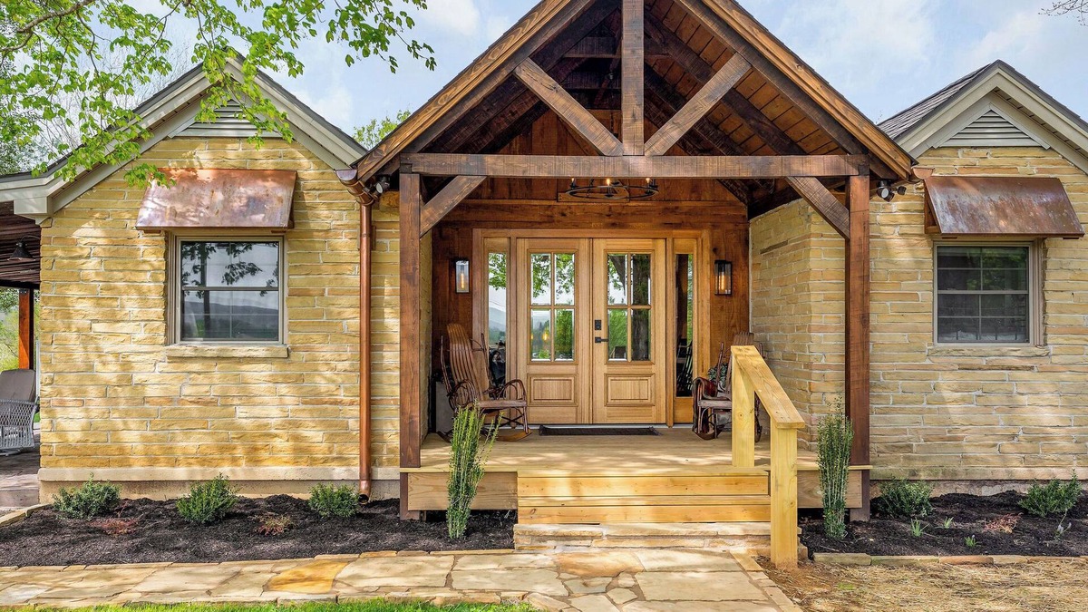 Sparta Cottage | Charming 3-bed 3-bath, country cottage, fully renovated, on the edge of town.