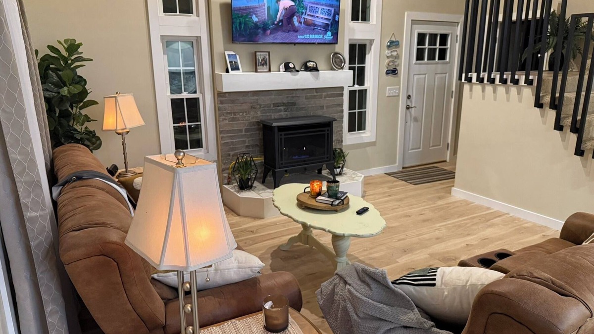 Russells Point House | Charming 3-bedroom house with AC, WiFi Large Yard, Close to Lake