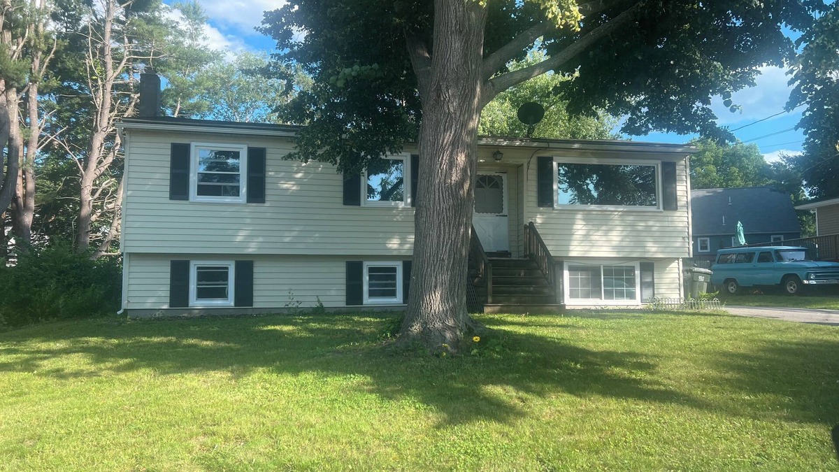 South Portland Apartment | Charming 3-bedroom apartment in South Portland, close to downtown.