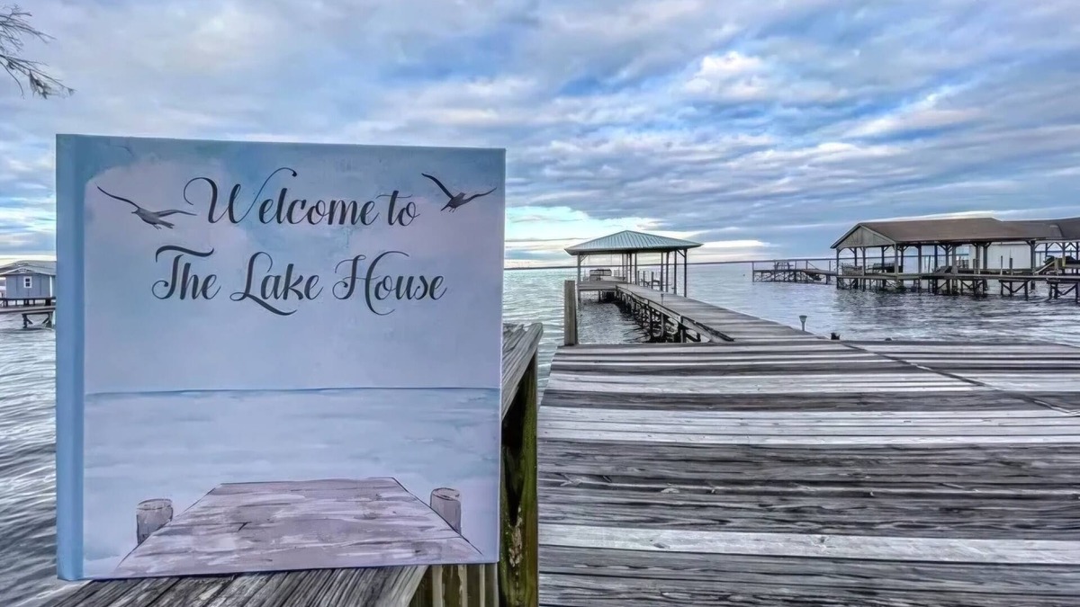 Lake Waccamaw House | Charming 3-bedroom house on enchanting Lake Waccamaw with AC