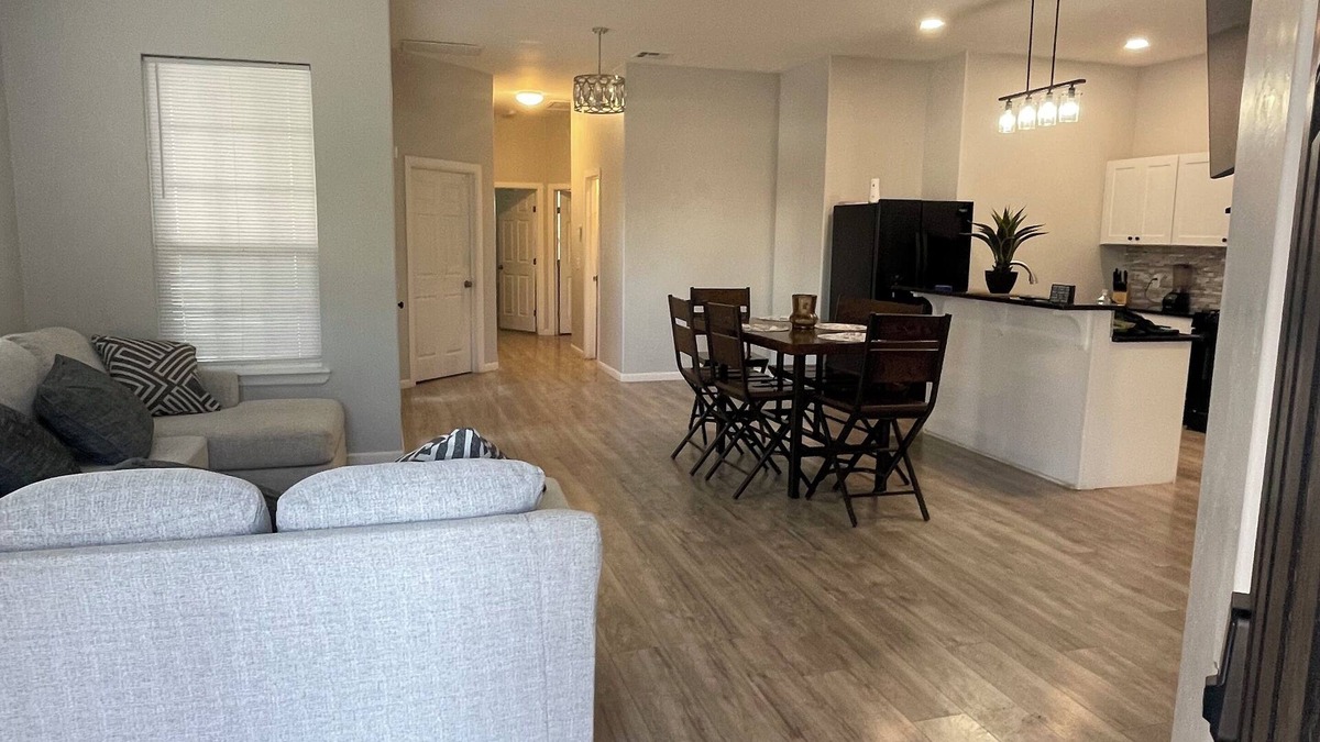 Central Oklahoma City House | Charming 3-bedroom house in Oklahoma City with WiFi,AC. 5 miles from the airport
