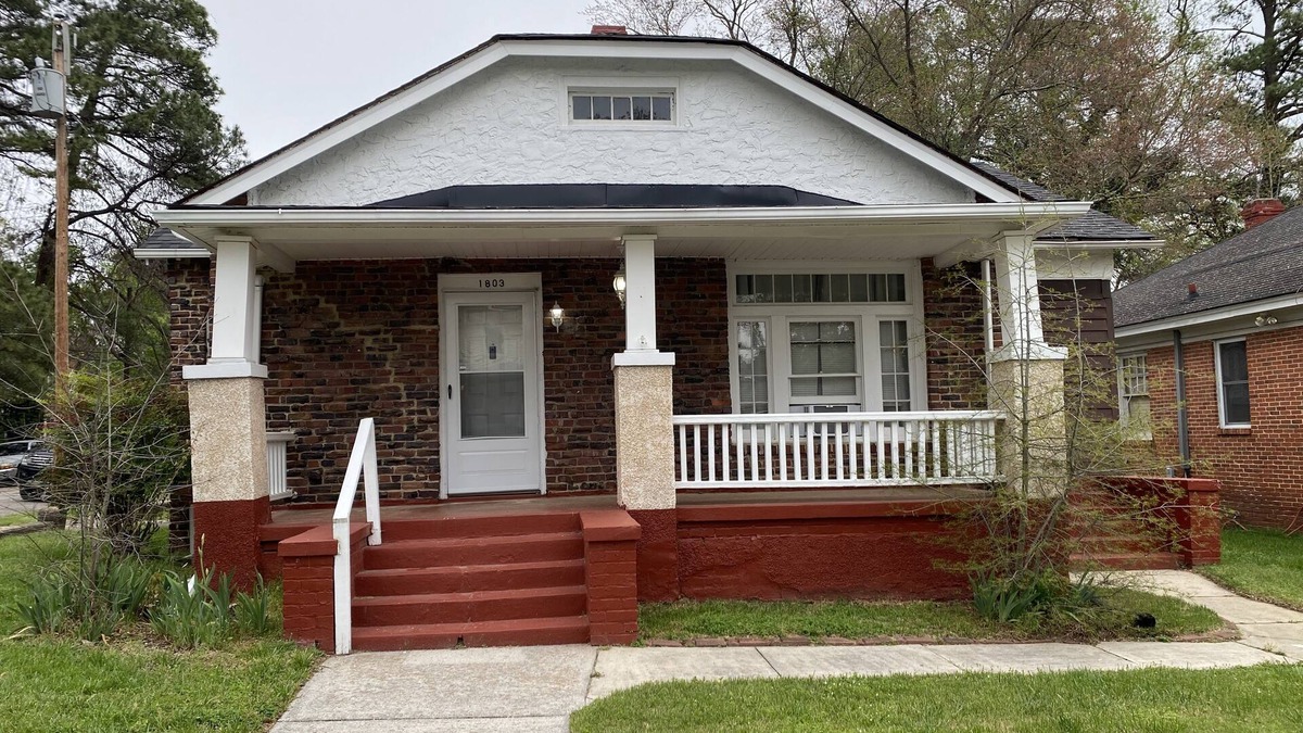Petersburg House | CHARMING 3 BEDROOM 2 BATHROOM HOUSE