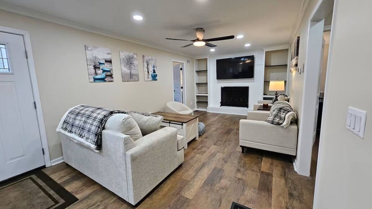 Landrum House | Charming 3-bedroom 2-Bath house with WiFi and AC in lovely Landrum