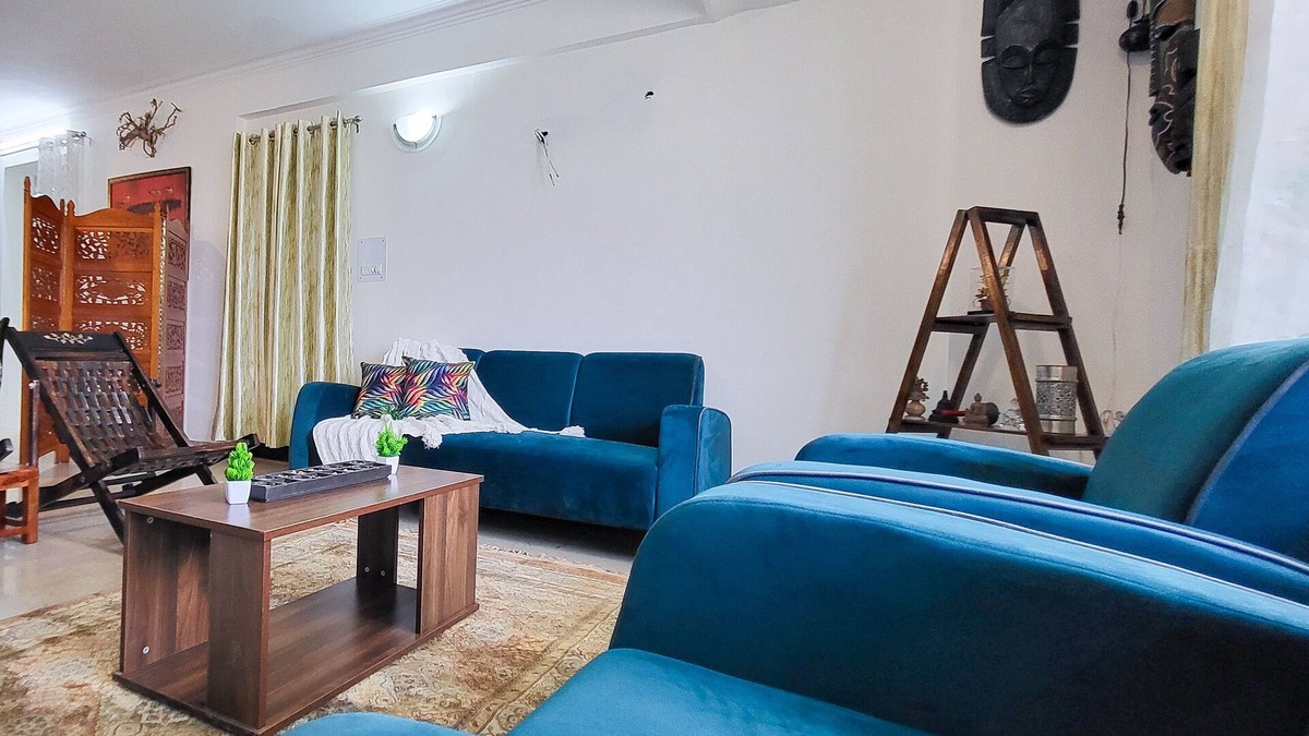 Vasant Kunj Apartment | Charming 3-bedroom apartment with WiFi, AC in vibrant New Delhi