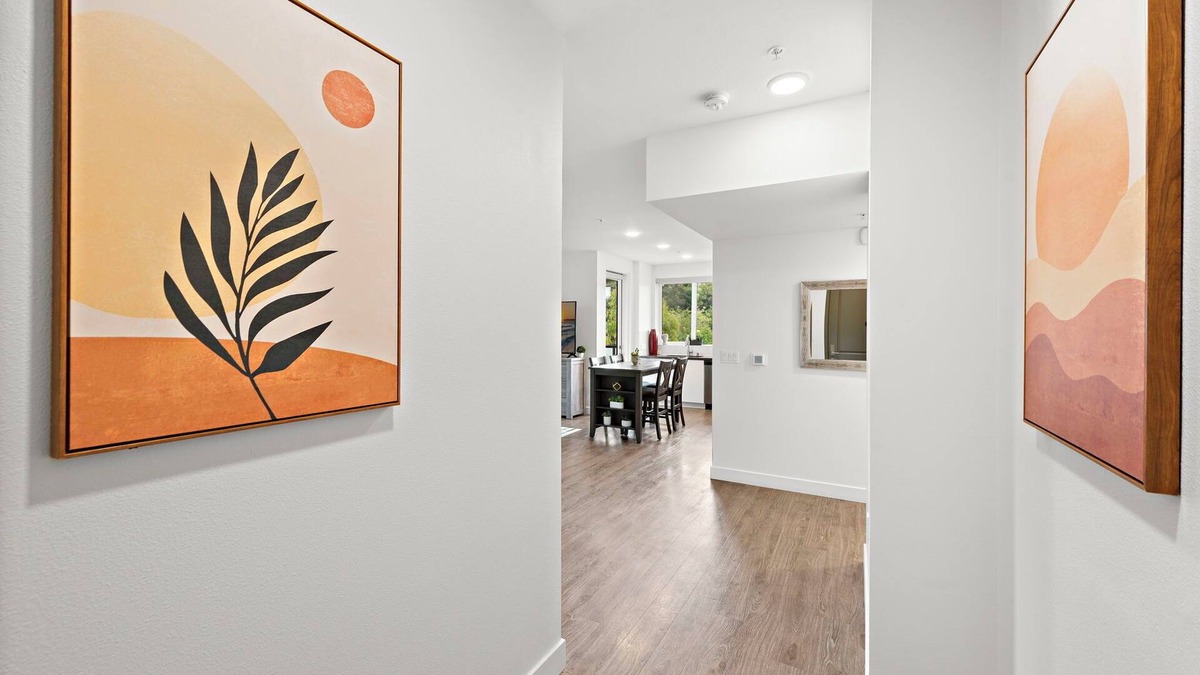 Lyon Street Apartment | Charming 3-bedroom apartment next to Disneyland/Newport/Irvine