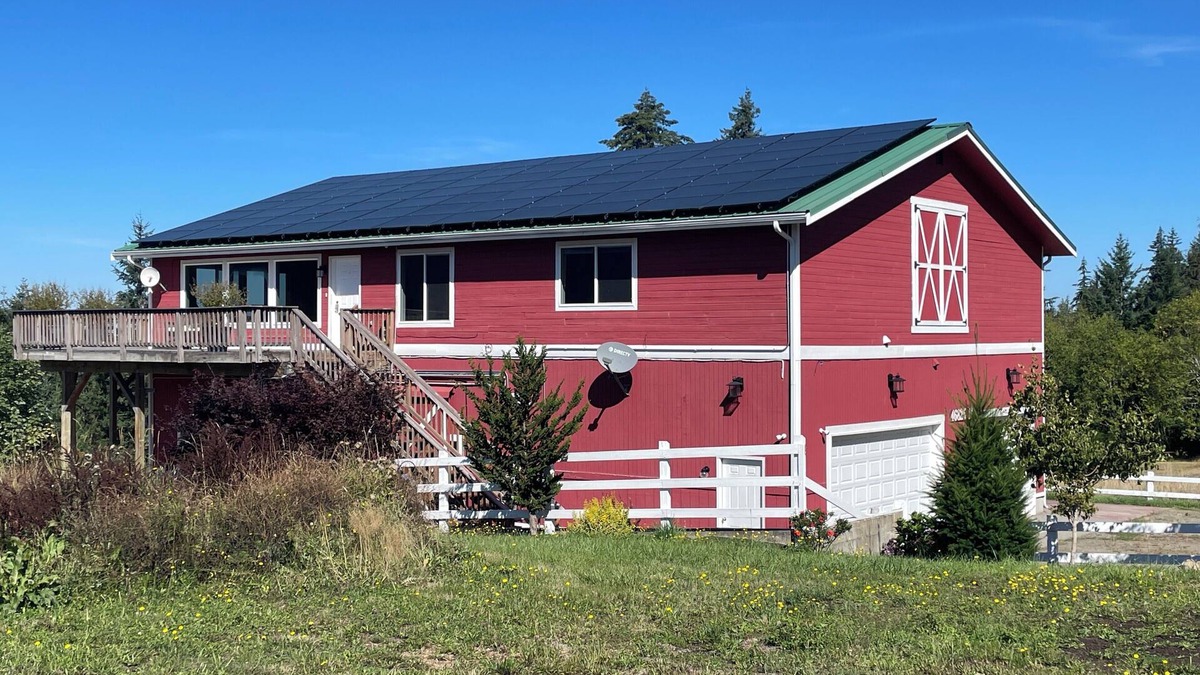 Enumclaw House | Charming 3-bedroom barndominum with stunning views
