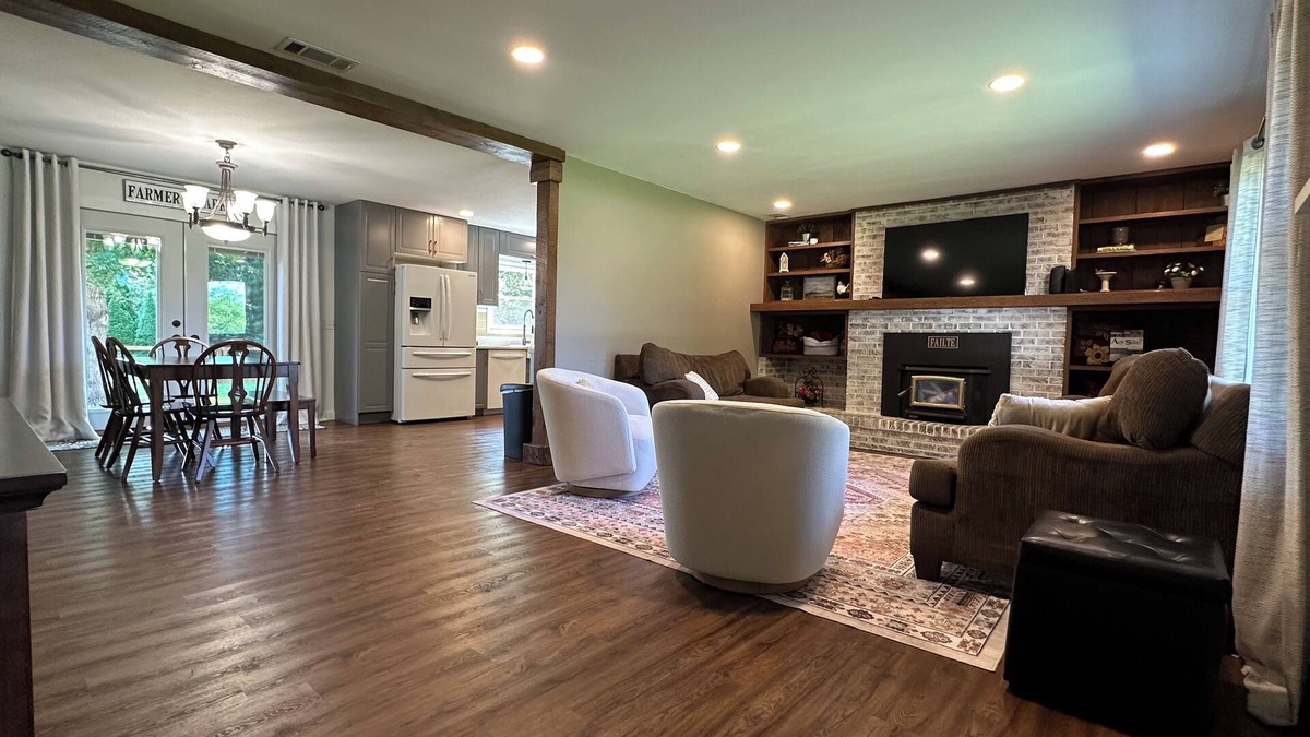 Brownsburg Cottage | Charming 3-bedroom Country Cottage in Beautiful Brownsburg, IN!