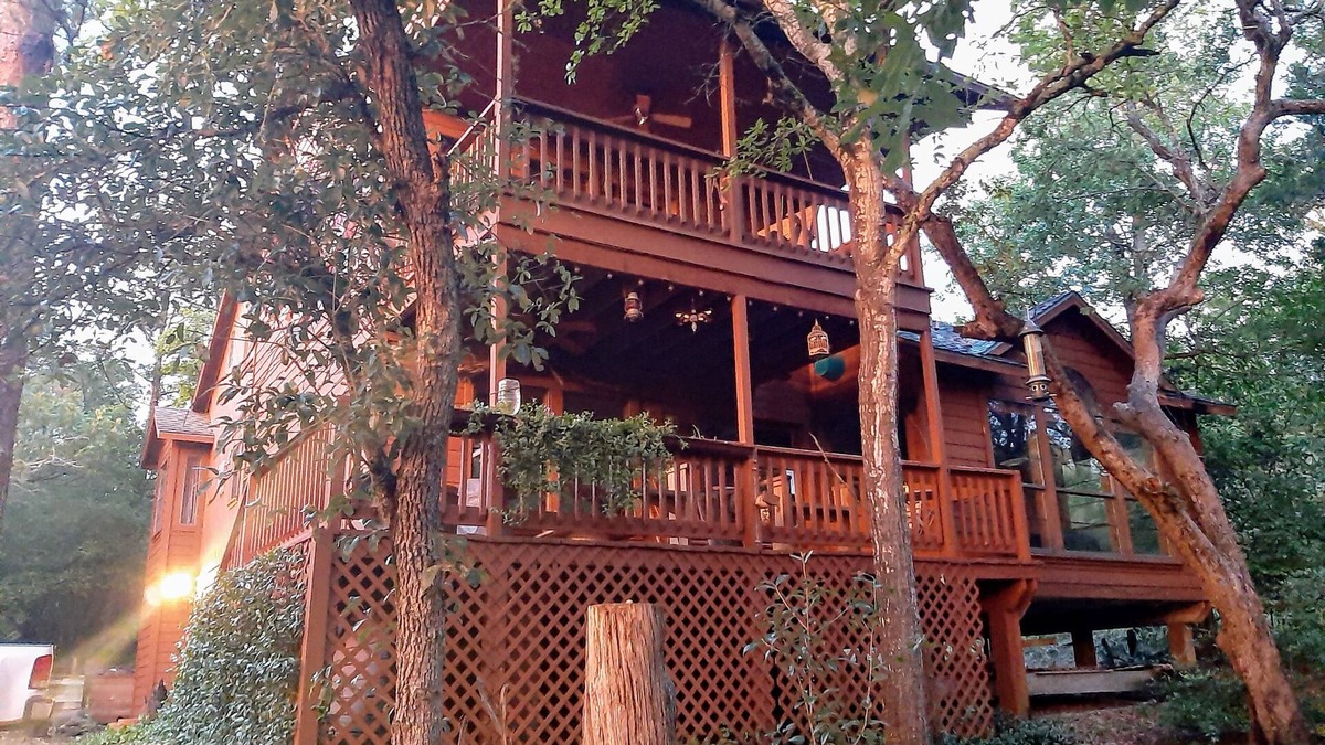 La Grange Cabin | Charming 3-bedroom cabin with WiFi, AC in serene La Grange