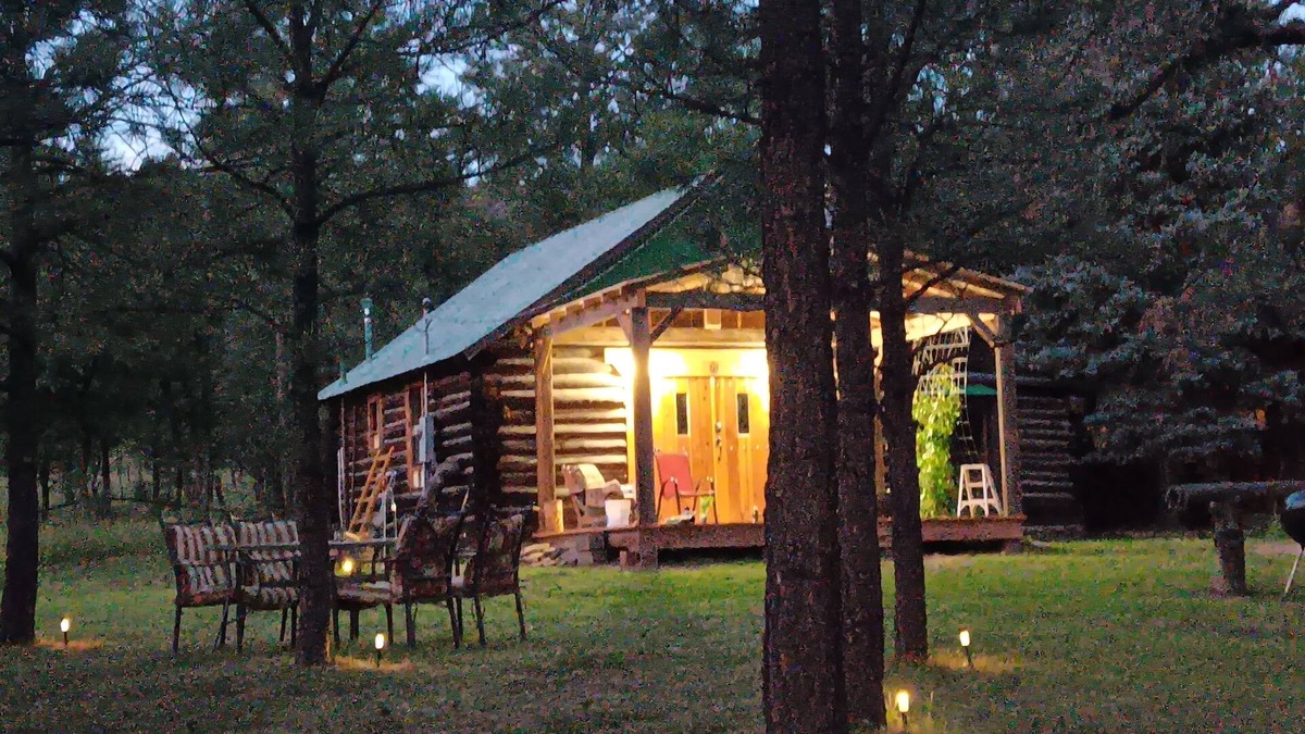 Blue Cabin | Charming 3-bedroom cabin with WiFi, AC in serene Luna on 150 acres of private
