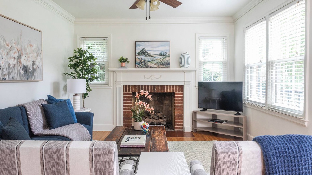 North Decatur Cottage | Charming 3-bedroom cottage in delightful Decatur with King bed
