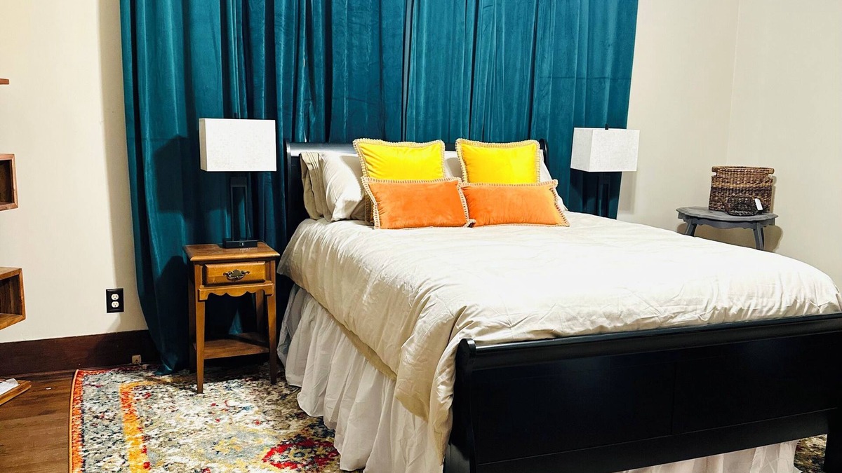 Sulphur Cottage | Charming 3-bedroom cottage in Downtown Sulphur