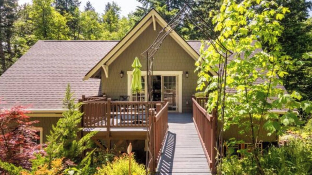 Stevenson Cottage | Charming 3-bedroom cottage with WiFi, AC in awesome Carson