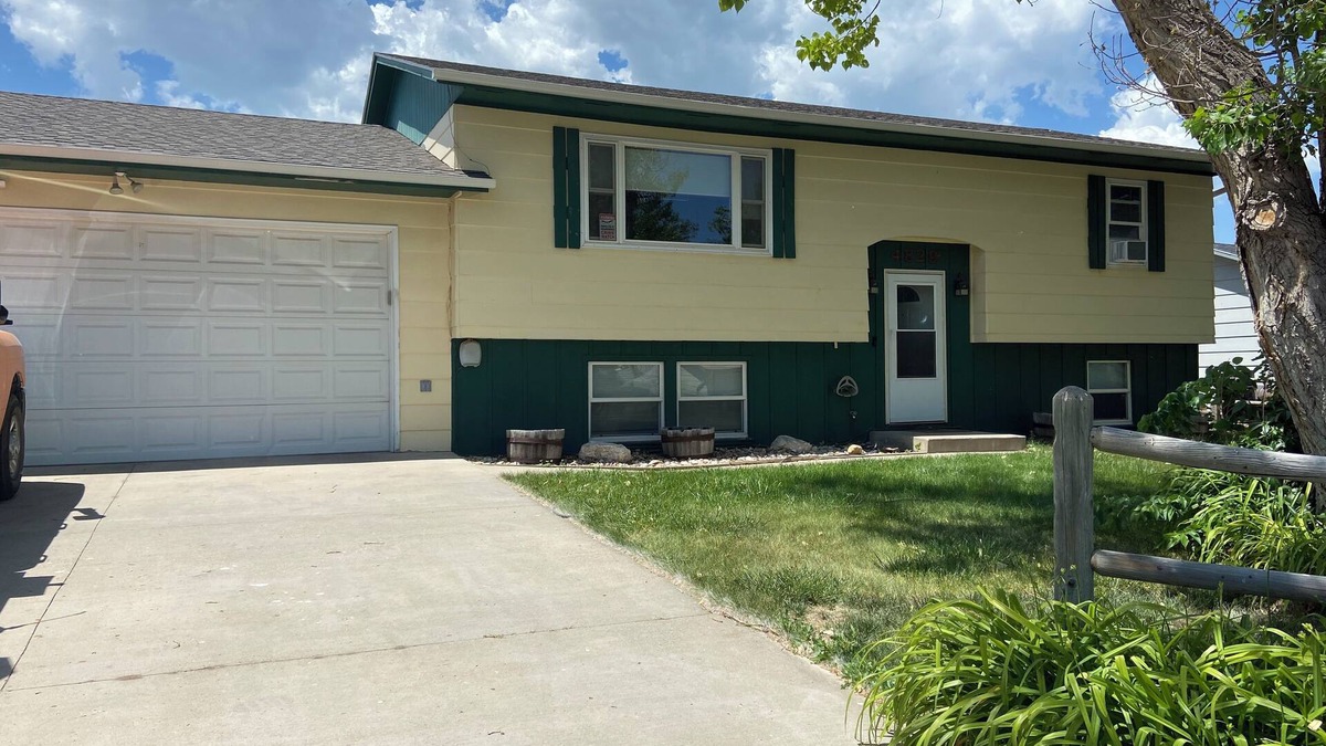 Rapid City House | Charming 3-bedroom house in Black Hawk, WiFi. Kid Friendly, Close to freeway.