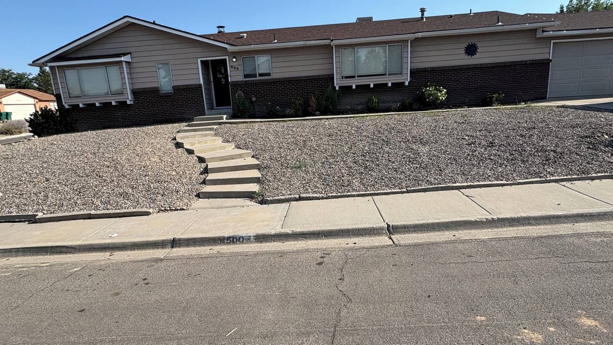 Farmington House | Charming 3-bedroom house with a ton of amenities.