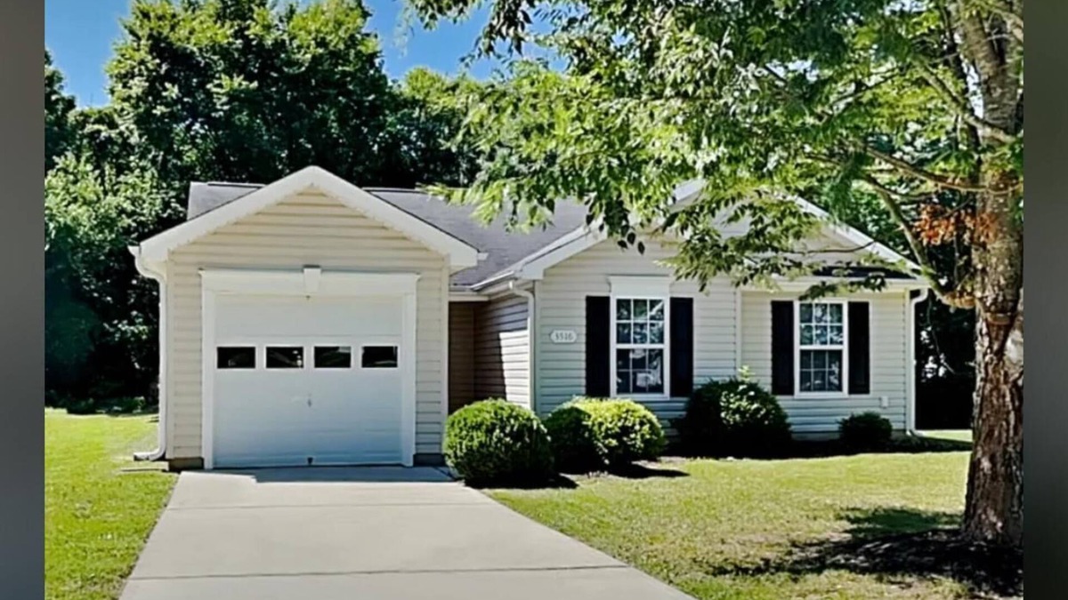 Greensboro House | Charming 3-bedroom house with AC, WiFi in Greensboro