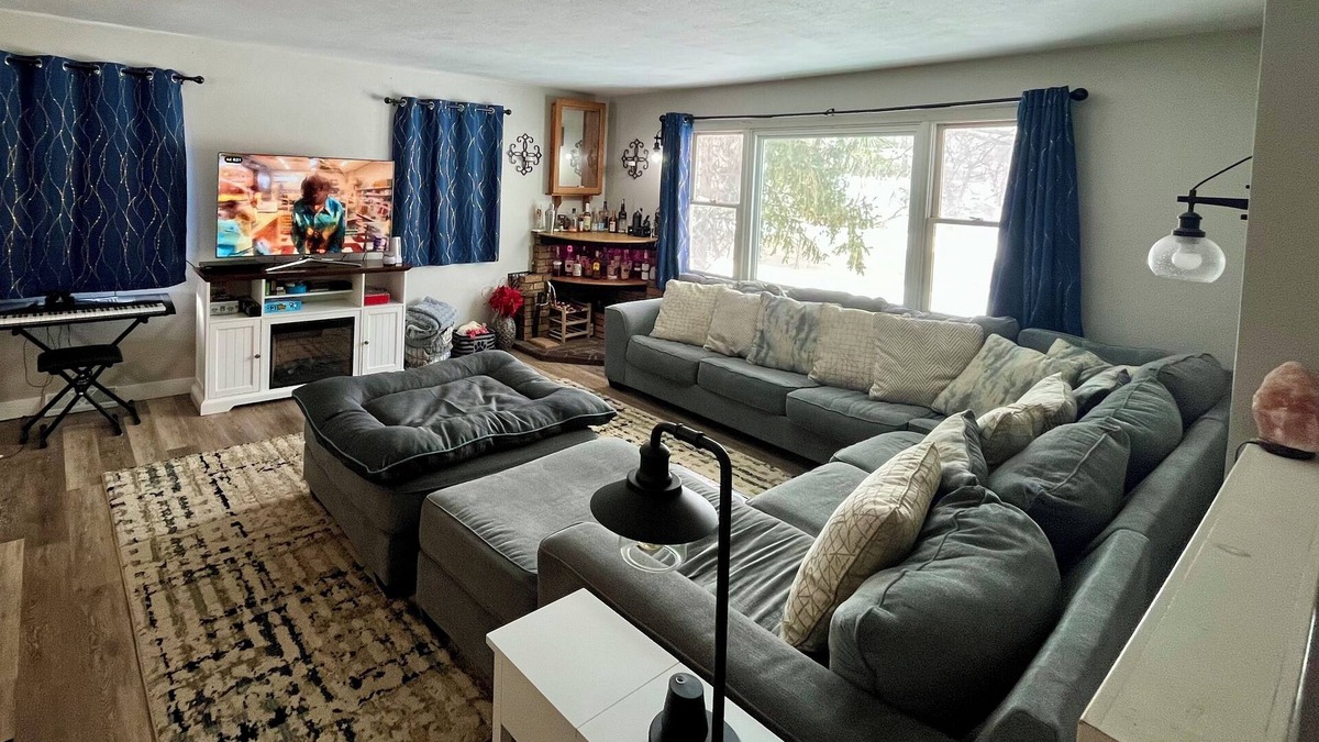 Janesville House | Charming 3-bedroom house with Hot Tub