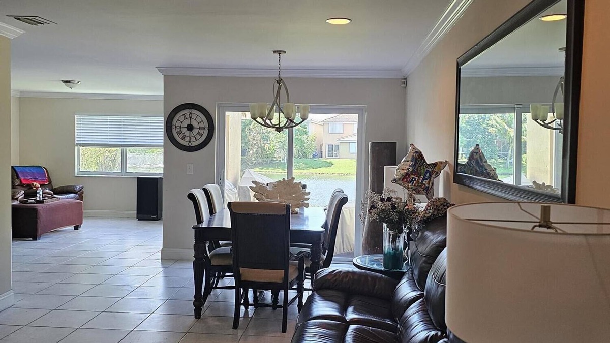 Inverrary House | Charming 3-bedroom house in wonderful Lauderhill with AC, WiFi