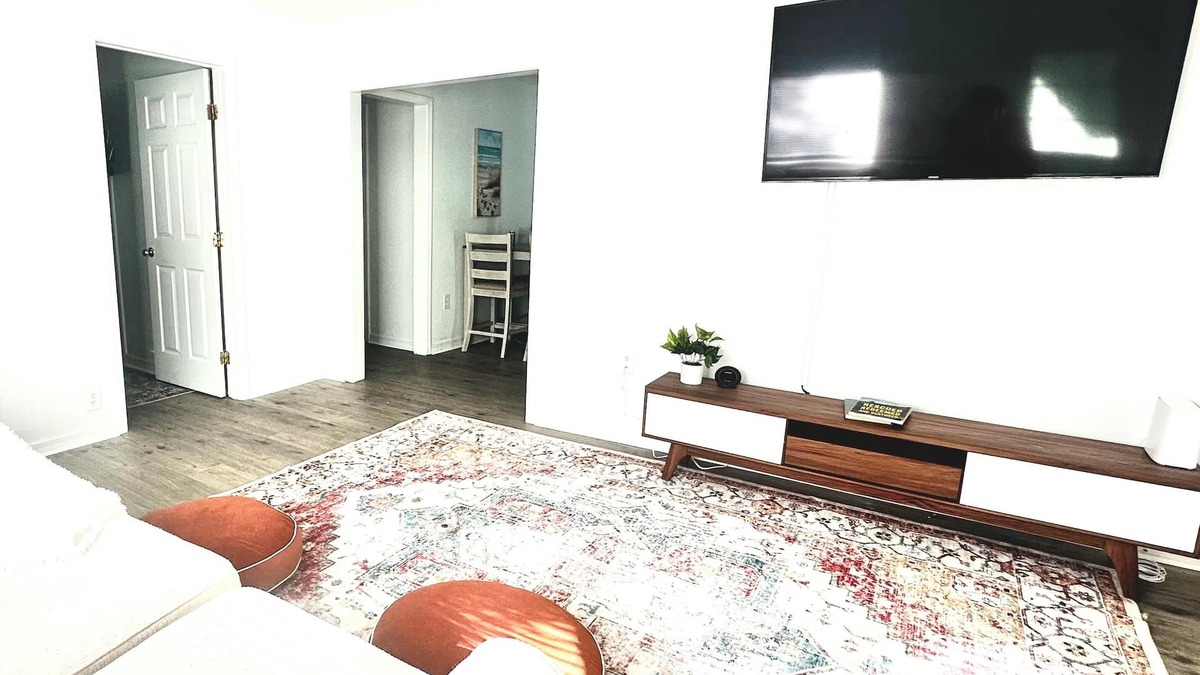 Pascagoula House | Charming 3-bedroom House with Hot Tub and WiFi 1 mile from the beach.