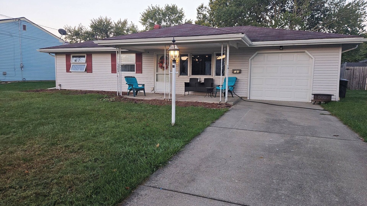 Austintown House | Charming 3-bedroom house in Austintown. Great location. Clean &freshly painted.